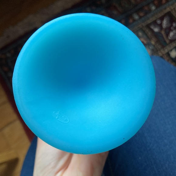 Fenton Waterlily Blue Satin Frosted Glass Floral Swung Bud Vase Vintage - Picture 4 of 6